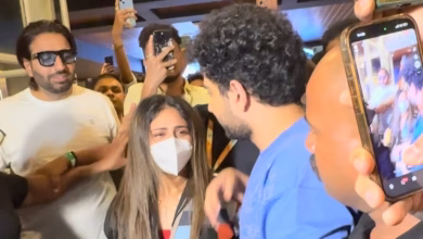 मिस्ट्री गर्ल का हाथ पकड़कर भीड़ से बाहर निकलते समय रैना का वायरल वीडियो