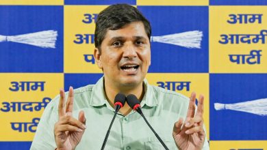 दिल्ली में लैब टेस्ट सेवाएं बंद होने के मुद्दे पर बयान देते हुए सौरभ भारद्वाज।