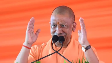 कुशीनगर और गोरखपुर में विकास परियोजनाओं का लोकार्पण और शिलान्यास करते मुख्यमंत्री योगी आदित्यनाथ