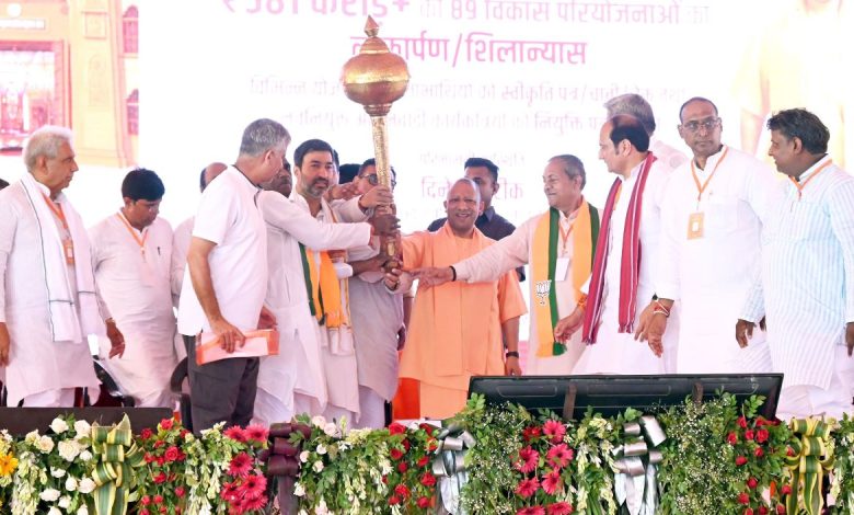 मुख्यमंत्री योगी आदित्यनाथ ने शामली को दी ₹581 करोड़ से अधिक की 89 विकास परियोजनाओं की सौगात, कहा- डबल इंजन सरकार बदल रही प्रदेश की तस्वीर