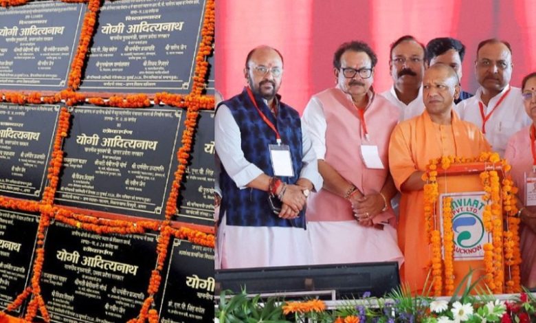 आगरा में विकास परियोजनाओं के लोकार्पण कार्यक्रम में जनसभा को संबोधित करते मुख्यमंत्री योगी आदित्यनाथ।