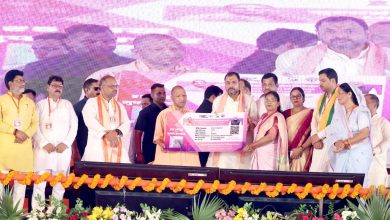 सीएम योगी आदित्यनाथ बांदा में ₹710 करोड़ की विकास परियोजनाओं का लोकार्पण करते हुए