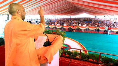 गाजीपुर में 692 करोड़ रुपये की विकास परियोजनाओं के लोकार्पण और शिलान्यास कार्यक्रम में मुख्यमंत्री योगी आदित्यनाथ।