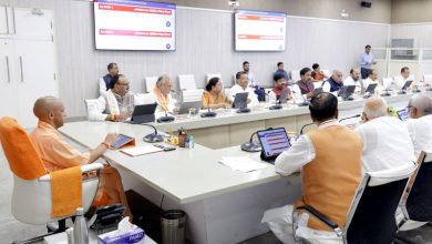मुख्यमंत्री योगी आदित्यनाथ कैबिनेट बैठक में दो नए एक्सप्रेसवे और रानी लक्ष्मीबाई स्कूटी योजना को मंजूरी देते हुए
