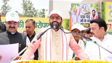 मुख्यमंत्री नायब सिंह सैनी करनाल में 77वें राज्य स्तरीय वन महोत्सव कार्यक्रम में पौधारोपण करते हुए