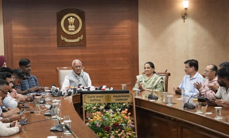 कैबिनेट मंत्री बरिंदर गोयल Punjab Mining Management System Portal पर जानकारी देते हुए