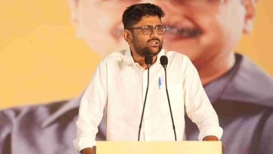 खंभालिया में ‘दुष्काल घोषित करो’ सत्याग्रह में शामिल होते AAP विधायक गोपाल इटालिया