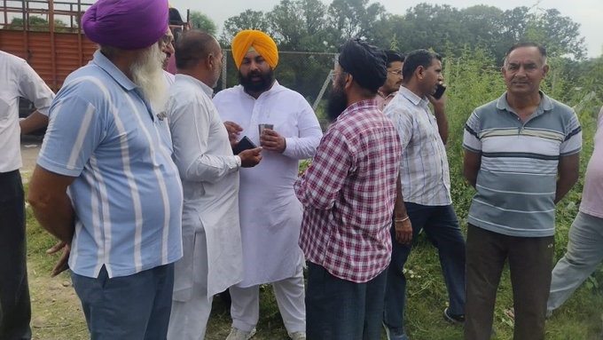 हरजोत सिंह बैंस नंगल में सफाई अभियान का निरीक्षण करते हुए