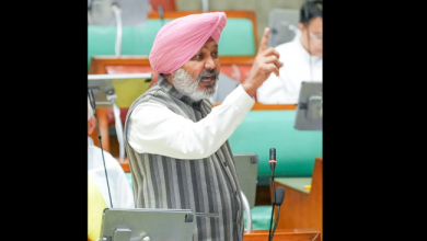 हरपाल सिंह चीमा पंजाब में जल संरक्षण और भूजल रिचार्ज योजनाओं की जानकारी देते हुए