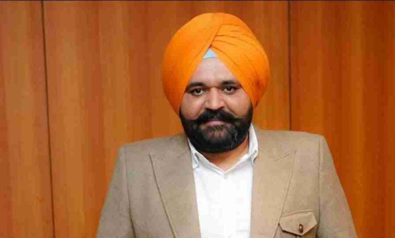 ओएसडी राजवीर सिंह घुम्मण ने अकाली दल के नेता बिक्रम सिंह मजीठिया को आरोप साबित करने या माफी मांगने की दी चुनौती