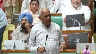 बरिंदर गोयल पंजाब में मेरिट आधारित सरकारी नौकरियों पर जानकारी देते हुए