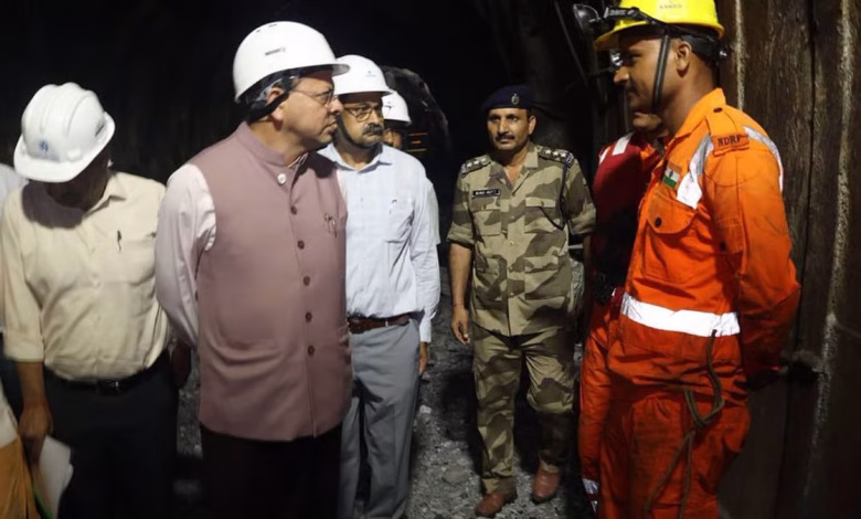 चमोली टनल हादसे के बाद घटनास्थल का जायजा लेते CM पुष्कर सिंह धामी