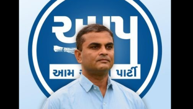सूरत में E20 पेट्रोल को लेकर प्रेस कॉन्फ्रेंस करते AAP नेता धर्मेश भंडेरी।