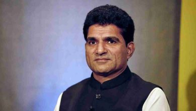द्वारका जिले को सूखाग्रस्त घोषित करने की मांग करते AAP नेता इसुदान गढ़वी