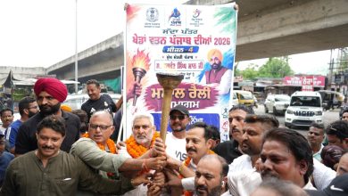 पठानकोट में खेड़ां वतन पंजाब सीजन-4 की मशाल के साथ लाल चंद कटारूचक