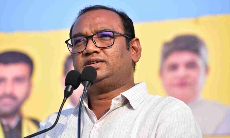 हर्ष संघवी के इस्तीफे की मांग को लेकर AAP का विरोध प्रदर्शन