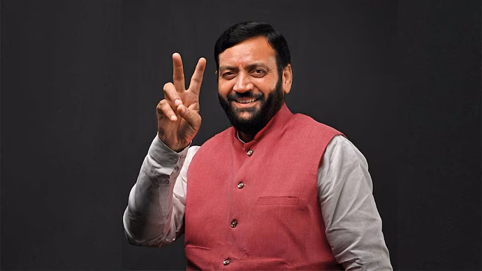 CM नायब सिंह सैनी ने राष्ट्रकवि मैथिलीशरण गुप्त की जयंती पर उन्हें नमन किया