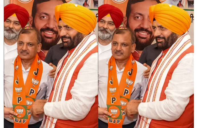 फरीदकोट में संजीव गोयल और उनकी टीम का भाजपा में स्वागत करते CM नायब सिंह सैनी