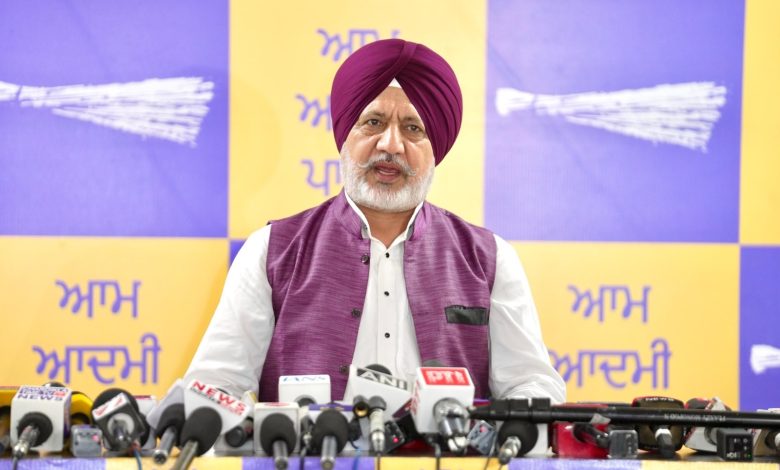भाजपा के इशारे पर, पूर्व क्रिकेटर और राज्यसभा सदस्य हरभजन सिंह भज्जी और दूसरे सेलिब्रिटी सोशल मीडिया पर पंजाब को बदनाम करने के लिए चला रहे हैं मुहिम: बलतेज पन्नू