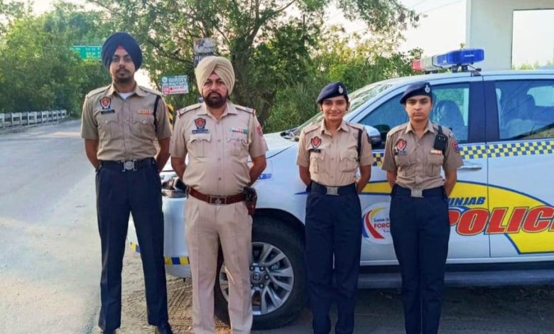 पंजाब सड़क सुरक्षा फोर्स के जवान AI ड्रोन और सैटेलाइट तकनीक के साथ हाईवे पेट्रोलिंग करते हुए