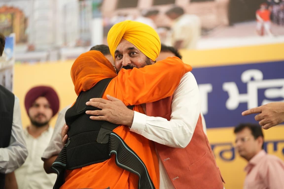 पंजाब की तीर्थ यात्रा योजना का विस्तार, 15 बसें बुज़ुर्गों को लेकर श्री खाटू श्याम-सालासर बालाजी, हरिद्वार-ऋषिकेश और मथुरा-वृंदावन के दर्शनों के लिए रवाना हुईं