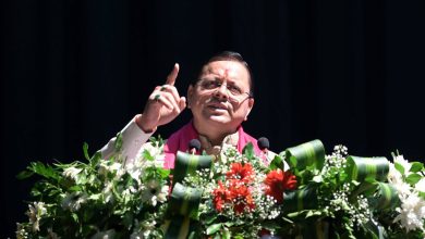 सीएम पुष्कर सिंह धामी दून विश्वविद्यालय में केंद्रीय पुस्तकालय और प्रयोगशाला भवन का लोकार्पण करते हुए