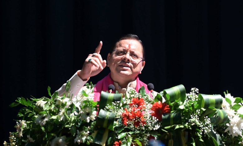 सीएम पुष्कर सिंह धामी दून विश्वविद्यालय में केंद्रीय पुस्तकालय और प्रयोगशाला भवन का लोकार्पण करते हुए