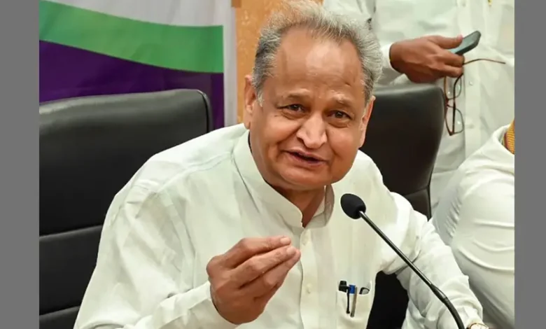 चंबल पेयजल योजना को लेकर अशोक गहलोत का भाजपा सरकार पर हमला