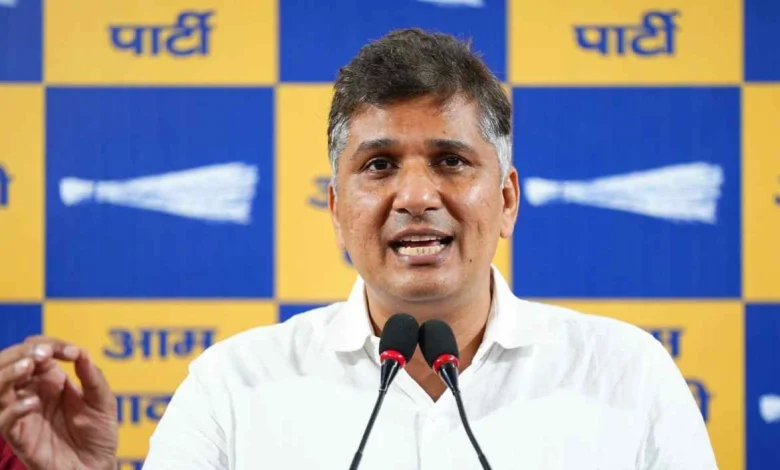 सौरभ भारद्वाज ने दिल्ली में छात्राओं की साइकिल खरीद पर सवाल उठाए