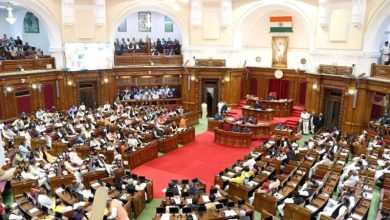 संसद में वंदे मातरम् के दौरान प्रधानमंत्री नरेंद्र मोदी और राहुल गांधी