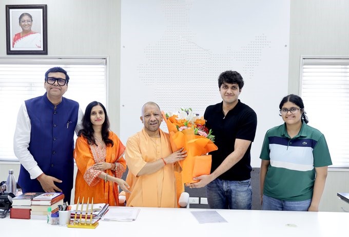 सीएम योगी आदित्यनाथ से जिंदल ग्रुप के गजेंद्र सिंह की लखनऊ में शिष्टाचार भेंट