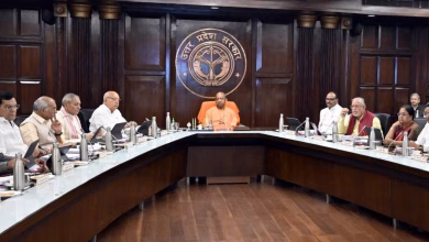 मुख्यमंत्री योगी आदित्यनाथ उत्तर प्रदेश कैबिनेट बैठक की अध्यक्षता करते हुए