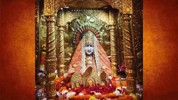 मां मनसा देवी की प्रतिमा और नागों का स्वरूप