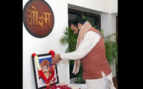 हरियाणा वीर एवं शहीदी दिवस पर राव तुलाराम को श्रद्धांजलि देते नायब सिंह सैनी