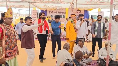 खंभालिया में आम आदमी पार्टी इसुदान गढ़वी के नेतृत्व में किसानों का सत्याग्रह