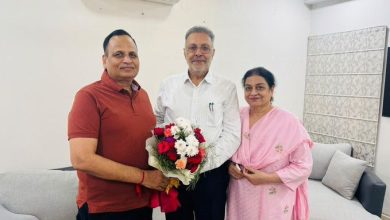 डॉ. बलबीर सिंह ने सत्येंद्र जैन का स्वागत किया