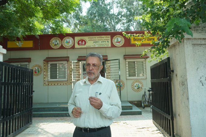 डॉ. बलबीर सिंह ने पटियाला के आम आदमी क्लिनिक का दौरा किया