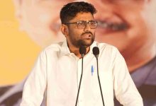 गोपाल इटालिया विधानसभा में पाटीदार आंदोलन की रिपोर्ट पर सवाल उठाते हुए