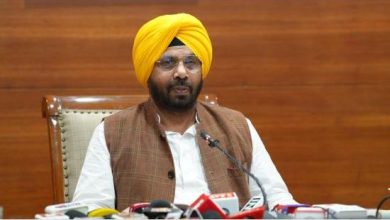 हरभजन सिंह ईटीओ का कांग्रेस पर हमला, बोले- शवों पर राजनीति बंद करे कांग्रेस 2 हरभजन सिंह ईटीओ ने गुलजार सिंह की मौत को लेकर कांग्रेस पर साधा निशाना