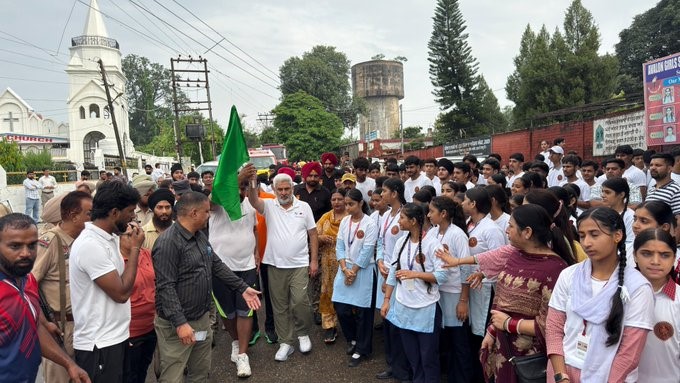 लाल चंद कटारूचक ने पठानकोट में Run for Equality मैराथन को दिखाई हरी झंडी