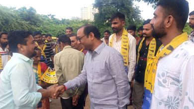 गांधीनगर मनपा चुनाव के लिए डोर-टू-डोर अभियान करते AAP कार्यकर्ता