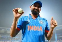 मोहम्मद शमी वनडे वर्ल्ड कप में विकेट लेने के बाद जश्न मनाते हुए