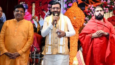 फरीदाबाद गणेश महोत्सव में भगवान गणेश को नमन करते CM नायब सिंह सैनी