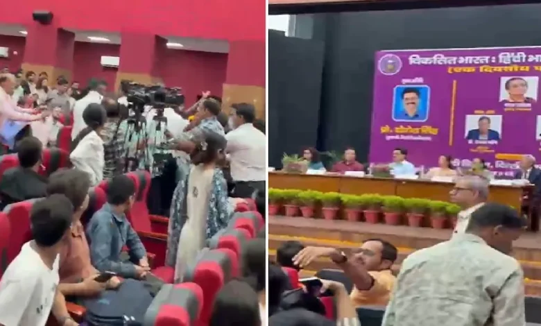 सत्य निकेतन हादसे को लेकर NSUI का DU प्रशासन के खिलाफ प्रदर्शन