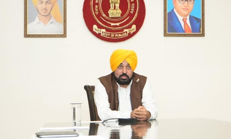 भाजपा के नेतृत्व वाली केंद्र सरकार पंजाब और तीन करोड़ पंजाबियों की पीठ में छुरा मार रही है