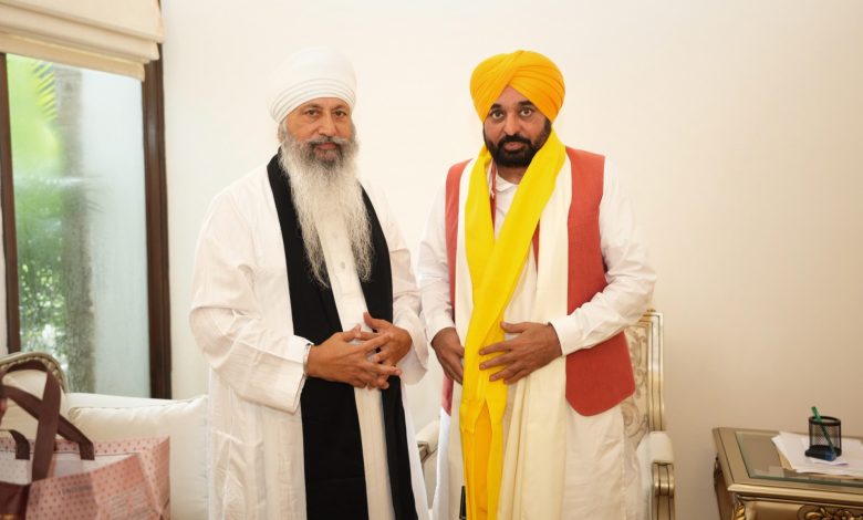 नानकसर संप्रदाय के प्रमुख ने ऐतिहासिक ‘जागत जोत श्री गुरु ग्रंथ साहिब सम्मान (संशोधन) अधिनियम, 2026’ पारित करने के लिए मुख्यमंत्री भगवंत सिंह मान की सराहना की