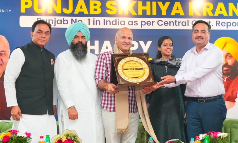 मनीष सिसोदिया ने शिक्षक दिवस पर होशियारपुर में 200 से अधिक सरकारी स्कूल के अध्यापकों से किया संवाद, पंजाब की 'शिक्षा क्रांति' में उनके योगदान की की सराहना