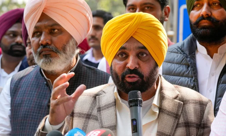 भगवंत मान और हरपाल सिंह चीमा