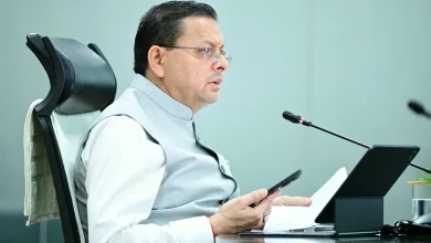 सीएम हेल्पलाइन 1905 की समीक्षा करते मुख्यमंत्री पुष्कर सिंह धामी