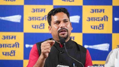 प्रवेश वर्मा के बयान पर प्रतिक्रिया देते बुराड़ी विधायक संजीव झा